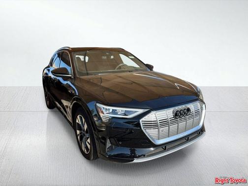 Brilliant Black 2022 Audi e-tron Premium Plus