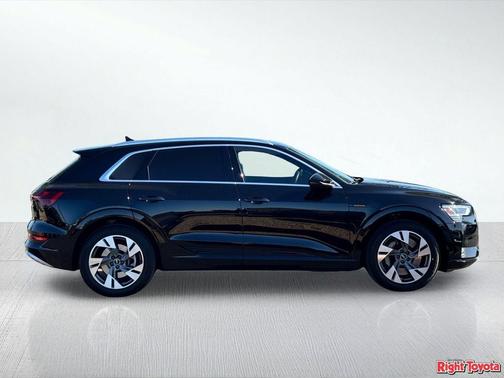 Brilliant Black 2022 Audi e-tron Premium Plus