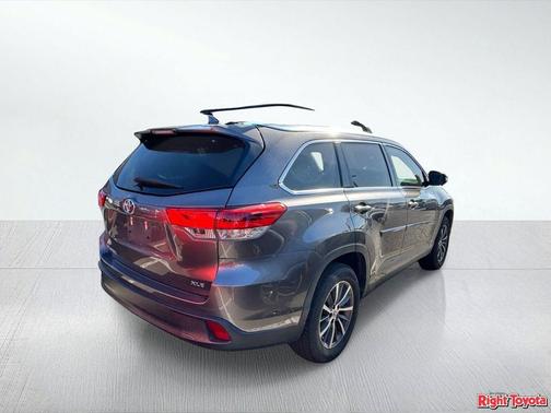 Predawn Gray Mica 2019 Toyota Highlander XLE