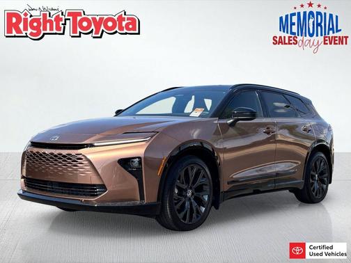 Bronze Age w/Black Roof 2026 Toyota Crown Signia Limited