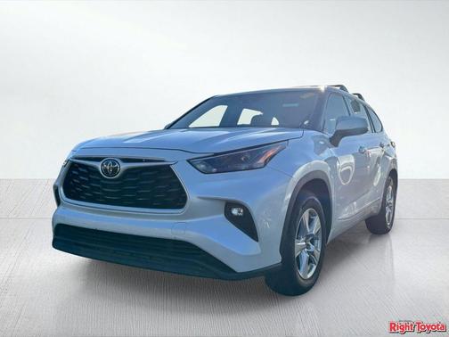 Wind Chill Pearl 2022 Toyota Highlander LE