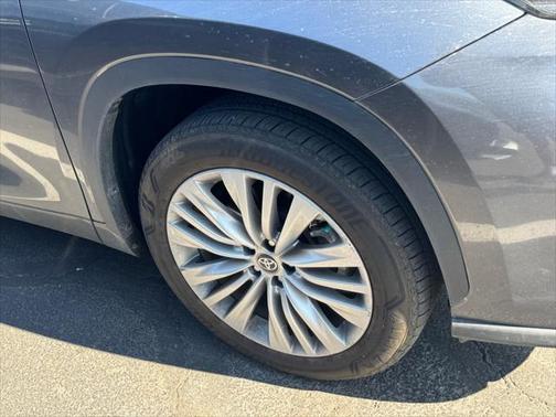 2024 Toyota Highlander Platinum