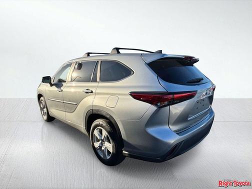Celestial Silver Metallic 2023 Toyota Highlander LE
