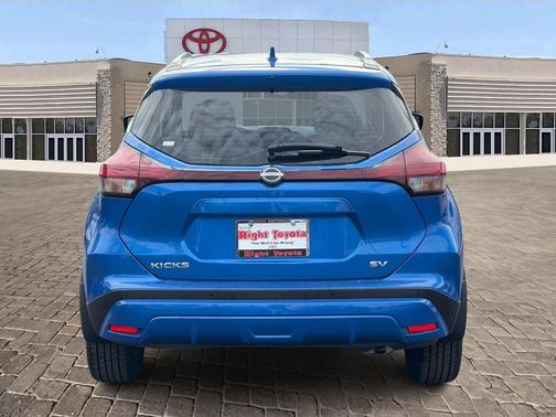 2022 Nissan Kicks SV