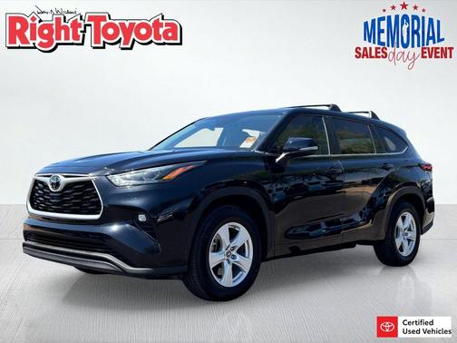 Midnight Black Metallic 2023 Toyota Highlander LE