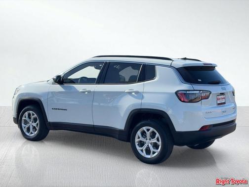 Bright White Clearcoat 2024 Jeep Compass Latitude