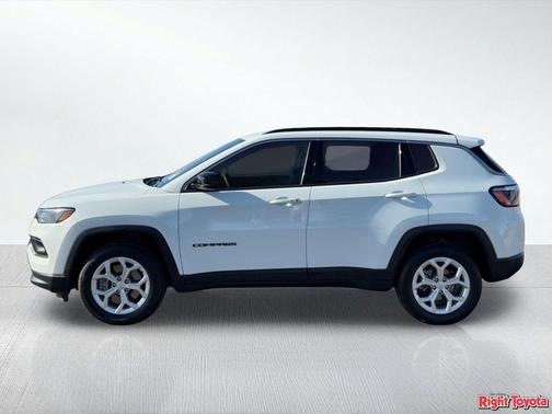 Bright White Clearcoat 2024 Jeep Compass Latitude