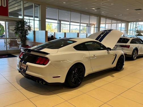 2017 Ford Shelby GT350 Base