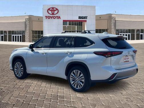 2024 Toyota Highlander Platinum