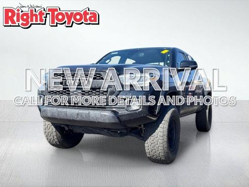 Midnight Black Metallic 2020 Toyota Tacoma TRD Off Road
