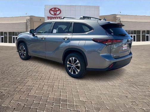 2025 Toyota Highlander XLE