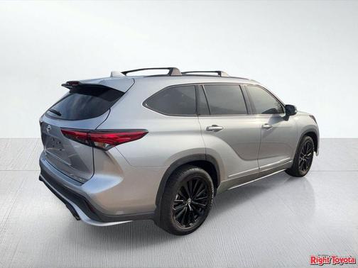 Celestial Silver Metallic 2023 Toyota Highlander XSE