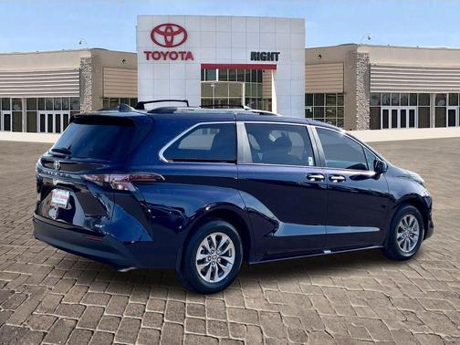 2026 Toyota Sienna XLE