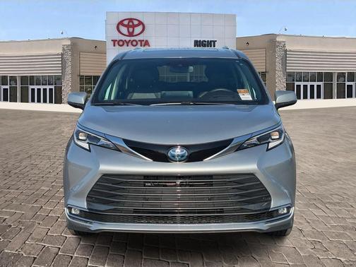 2022 Toyota Sienna Platinum 7 Passenger