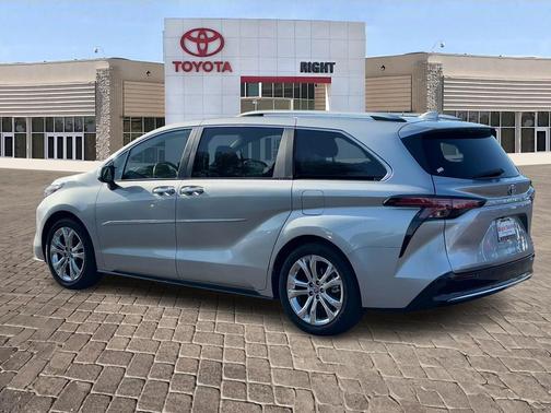 2022 Toyota Sienna Platinum 7 Passenger