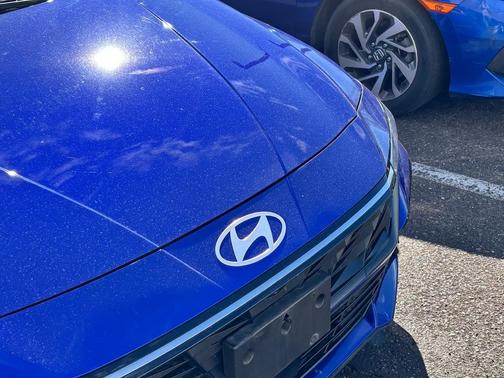 2025 Hyundai ELANTRA SEL