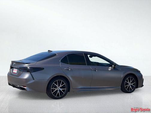 Ice Cap 2023 Toyota Camry SE