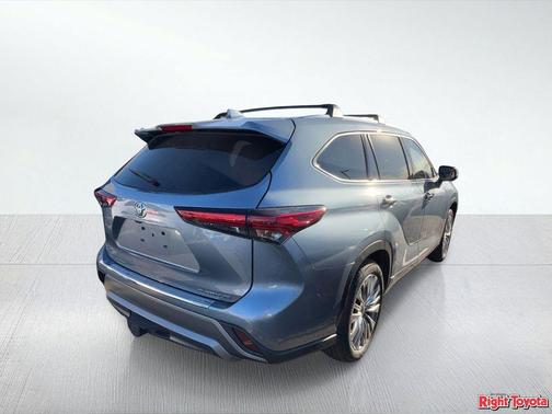 2023 Toyota Highlander Platinum