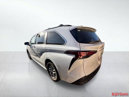 Super White 2021 Toyota Sienna LE