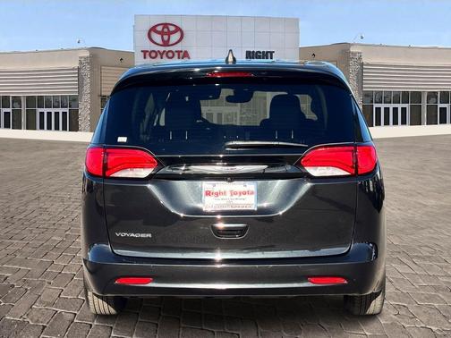 2023 Chrysler Voyager LX