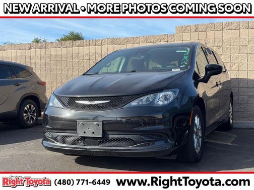 2023 Chrysler Voyager LX