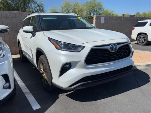 2022 Toyota Highlander Hybrid XLE
