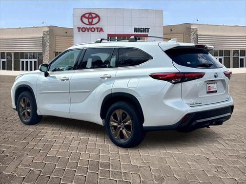 2022 Toyota Highlander Hybrid XLE