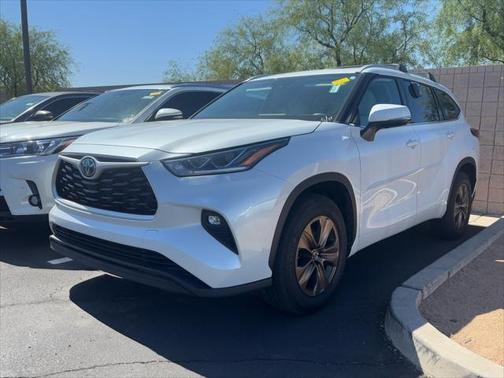 2022 Toyota Highlander Hybrid XLE