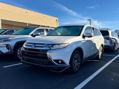 2016 Mitsubishi Outlander SE