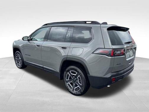 Sting Gray Clearcoat 2026 Jeep Cherokee LAREDO/LIMITED