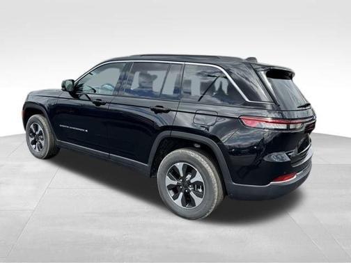 Diamond Black 2025 Jeep Grand Cherokee 4xe Base