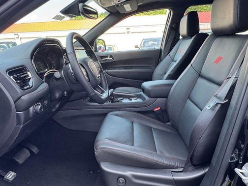 DB Black Crystal Clearcoat 2026 Dodge Durango GT HEMI V8