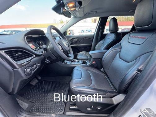 Bright White Clearcoat 2022 Jeep Cherokee Trailhawk