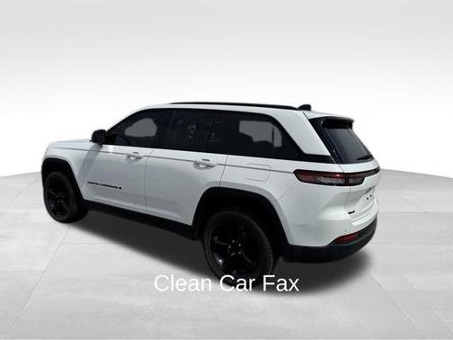 Bright White Clearcoat 2023 Jeep Grand Cherokee Altitude