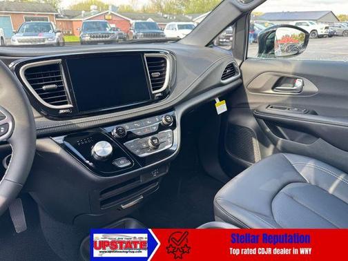 PW7 2027 Chrysler Pacifica SELECT