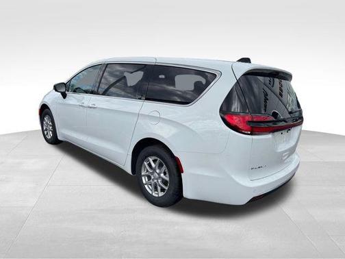 PW7 2027 Chrysler Pacifica SELECT