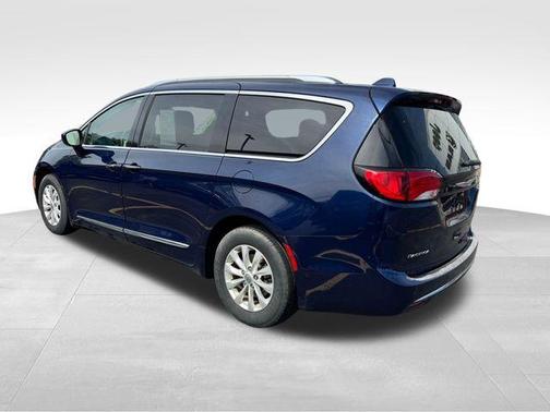 Jazz Blue Pearlcoat 2019 Chrysler Pacifica Touring-L