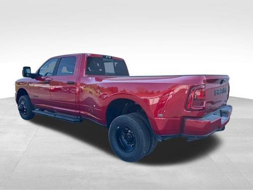 Molten Red Pearlcoat 2026 RAM 3500 Big Horn