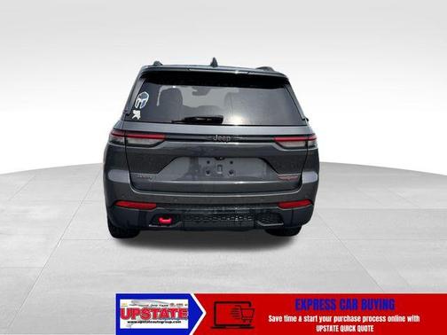Metallic 2022 Jeep Grand Cherokee Trailhawk