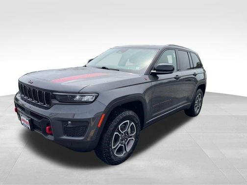 Metallic 2022 Jeep Grand Cherokee Trailhawk