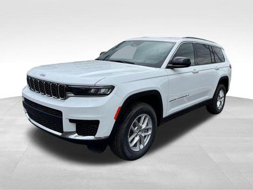 Bright White Clearcoat 2026 Jeep Grand Cherokee Laredo