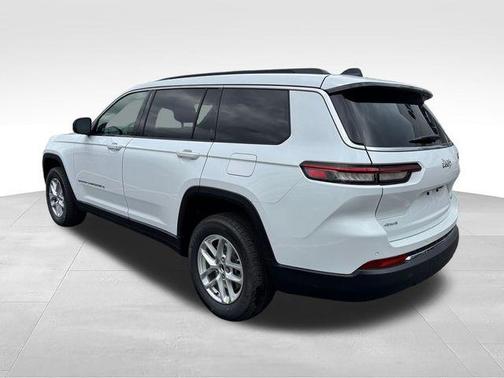 Bright White Clearcoat 2026 Jeep Grand Cherokee Laredo