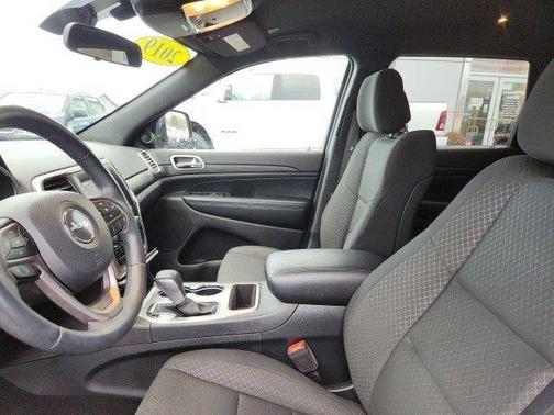 2019 Jeep Grand Cherokee Laredo E