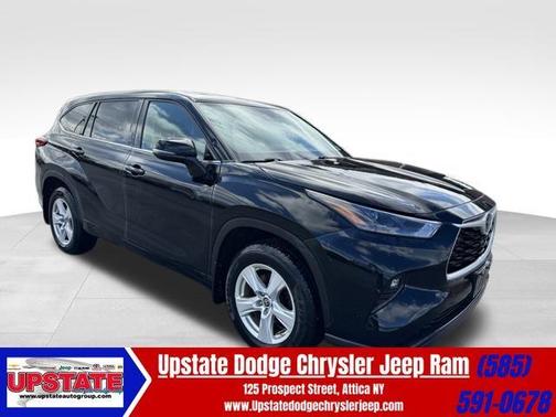 Black 2022 Toyota Highlander LE