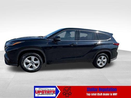 Midnight Black Metallic 2022 Toyota Highlander LE