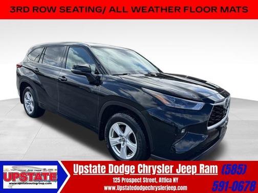 Midnight Black Metallic 2022 Toyota Highlander LE