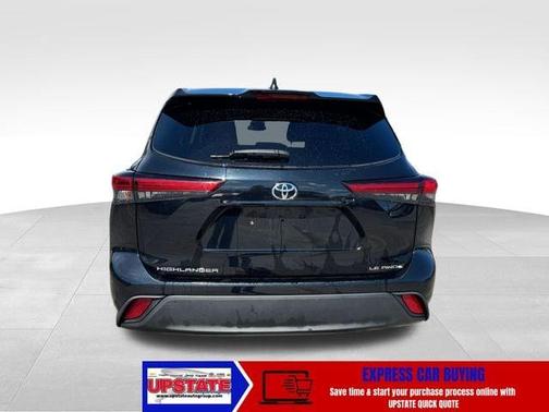 Midnight Black Metallic 2022 Toyota Highlander LE