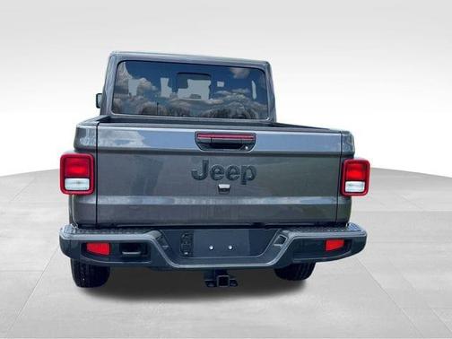 Granite Crystal Clearcoat Metallic 2026 Jeep Gladiator Sport