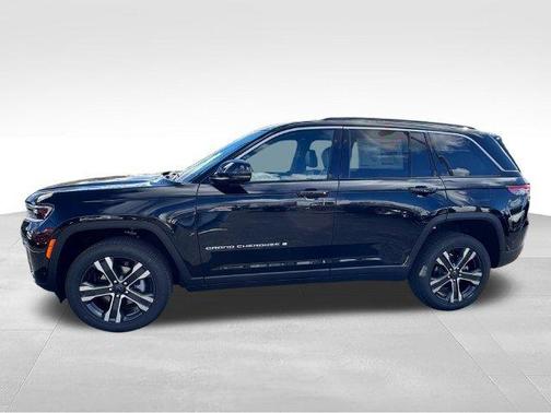 Gloss Black 2027 Jeep Grand Cherokee Limited