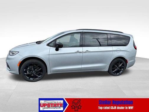 Silver Mist Clearcoat 2026 Chrysler Pacifica Limited